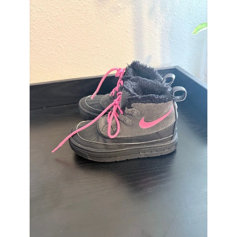 Nike ACG Woodside Chukka Snow Waterproof Boots in Anthracite Hyper Pink Size 11